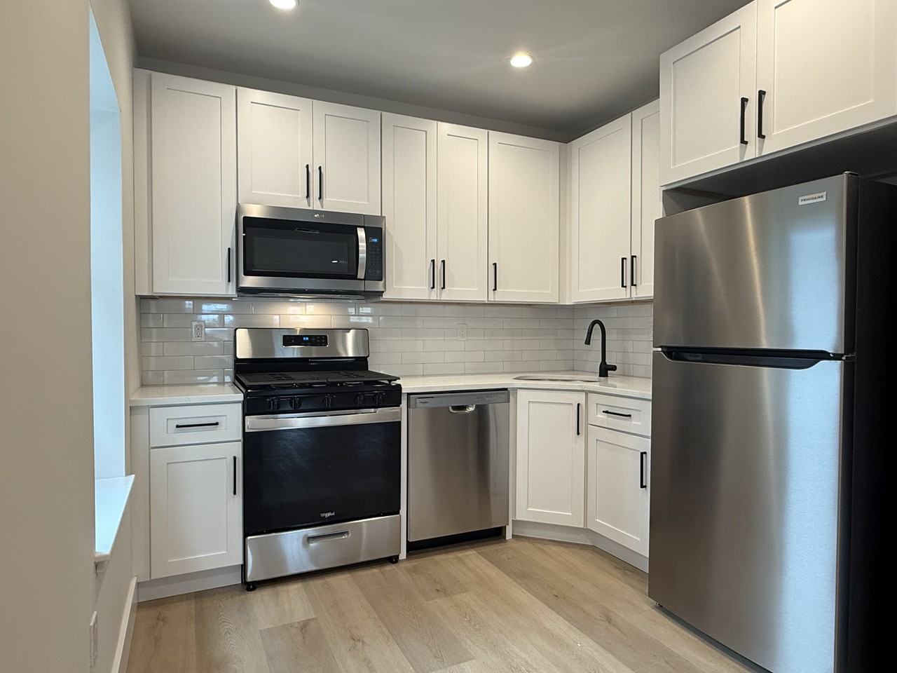 160 Main St #1 - Photo 4 of 37