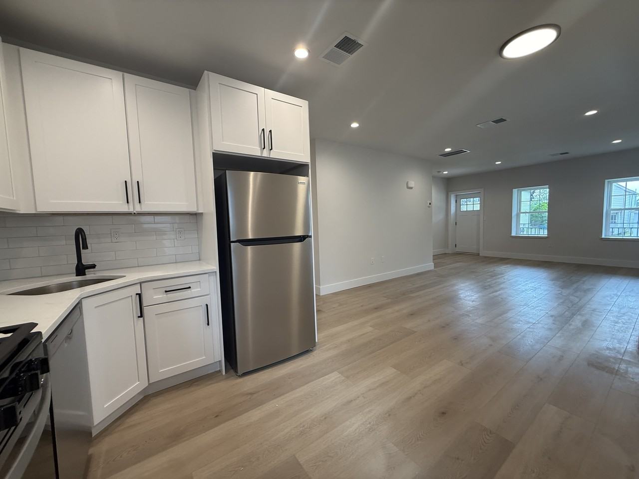 160 Main St #1 - Photo 7 of 37