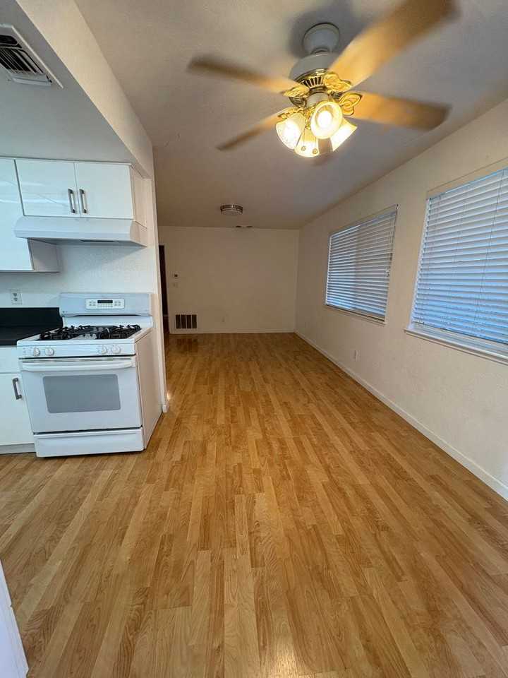 628 Saratoga Ct - Photo 6 of 23