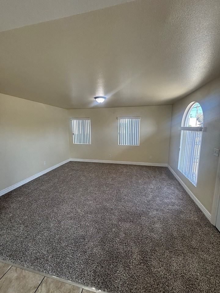 539 West 54th Street - Photo 4 of 17