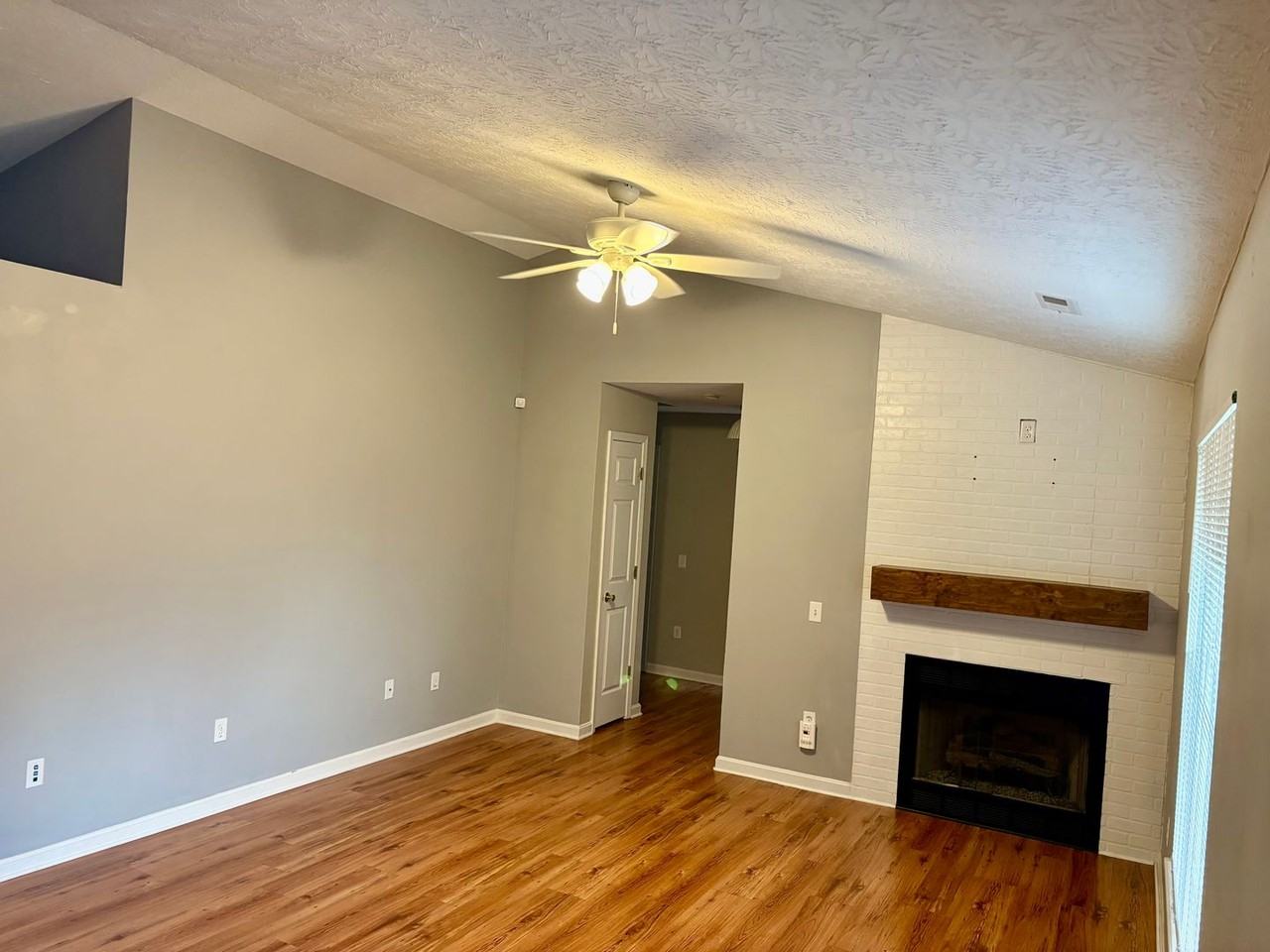 2610 Downey Dr - Photo 4 of 13