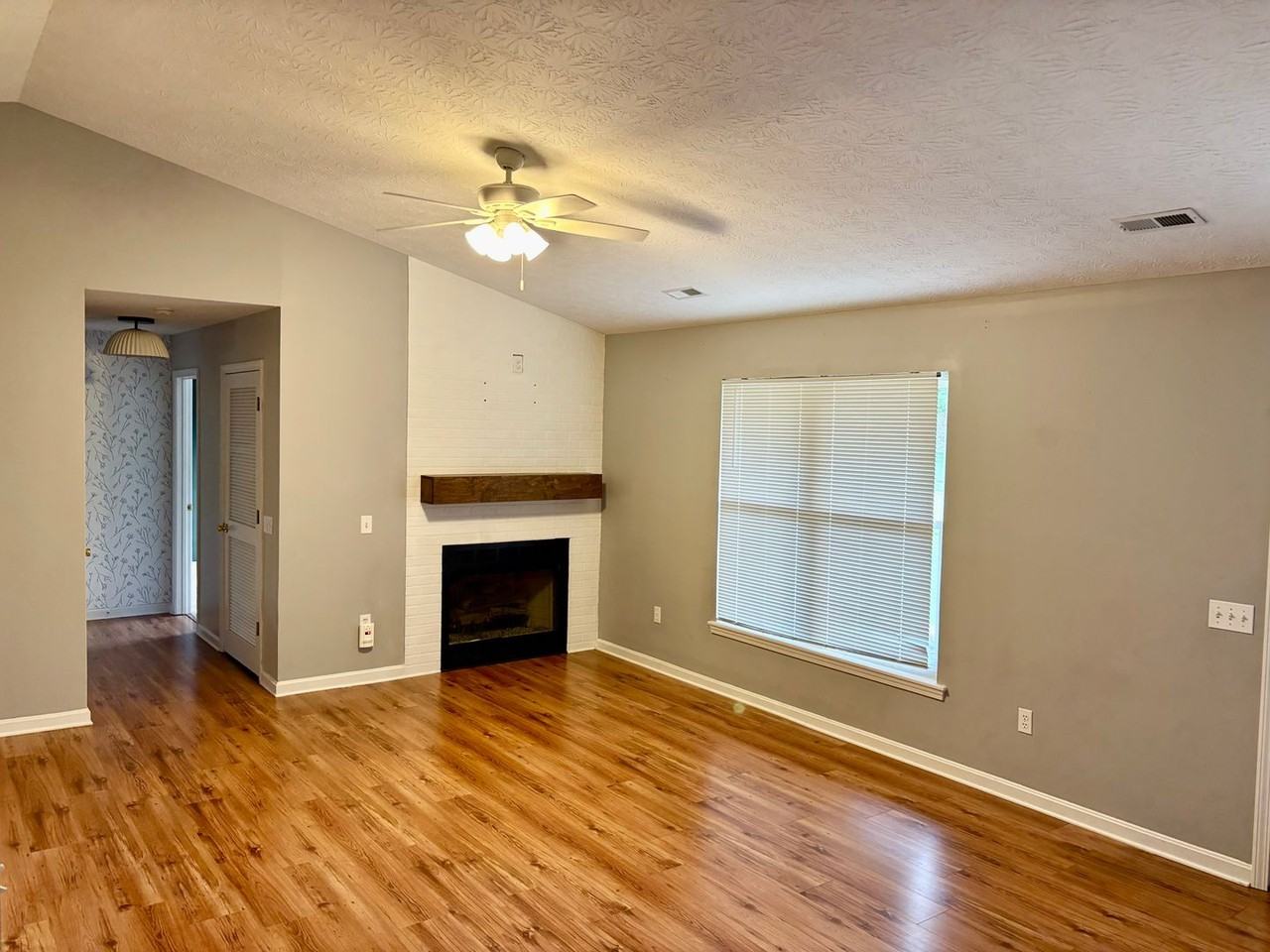2610 Downey Dr - Photo 5 of 13