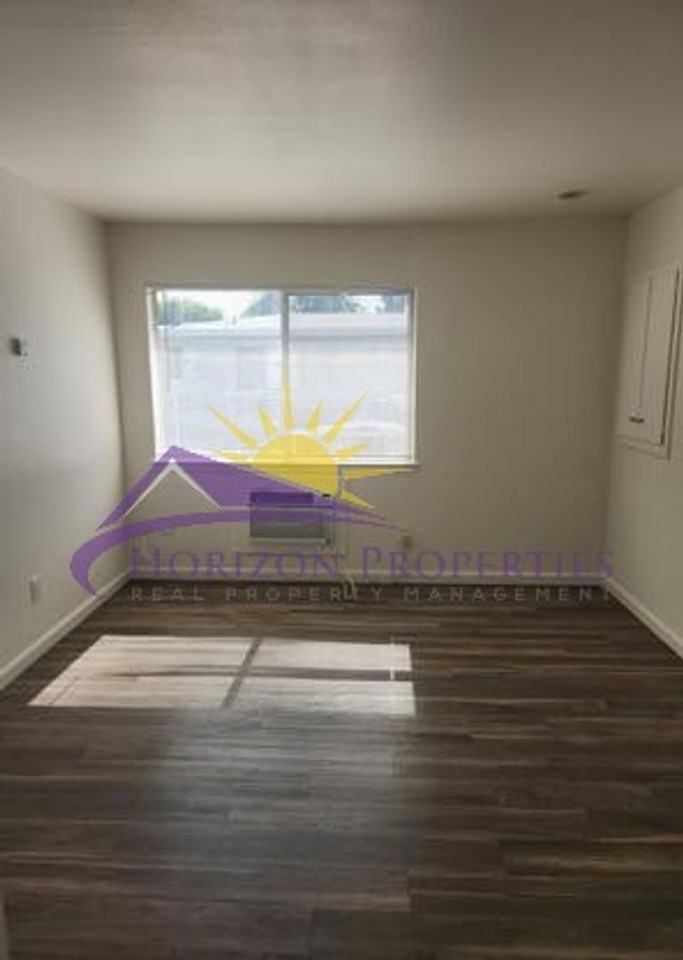 1617 Arcade Blvd #11 - Photo 5 of 10