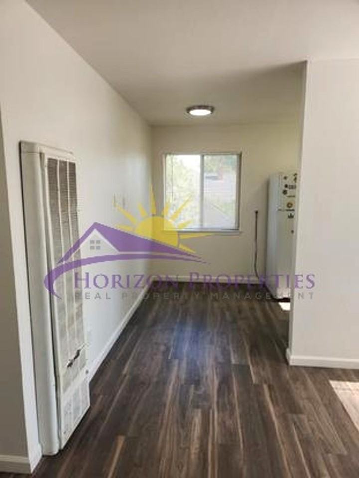 1617 Arcade Blvd #11 - Photo 6 of 10