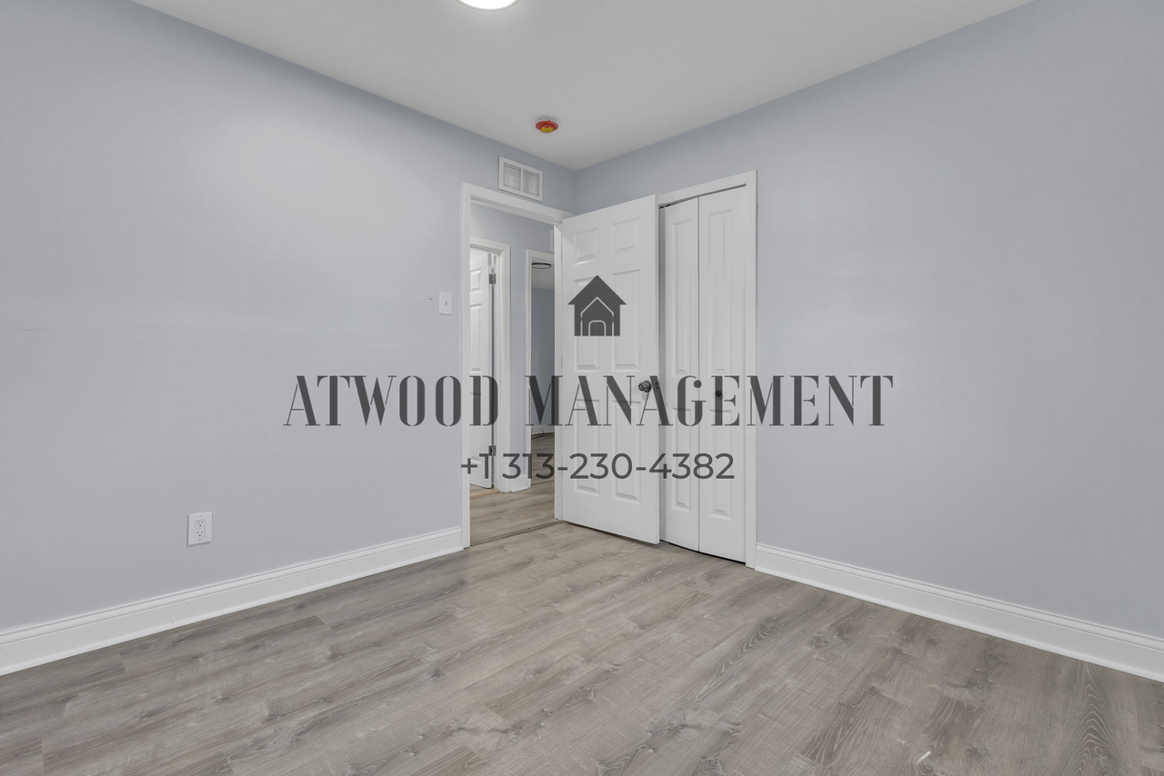 18666 Joseph Campau St - Photo 7 of 15
