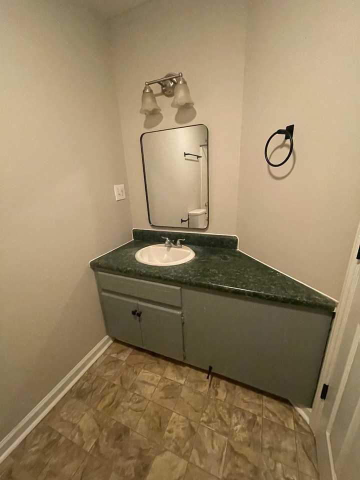 216 W Lee Ave - Photo 7 of 14