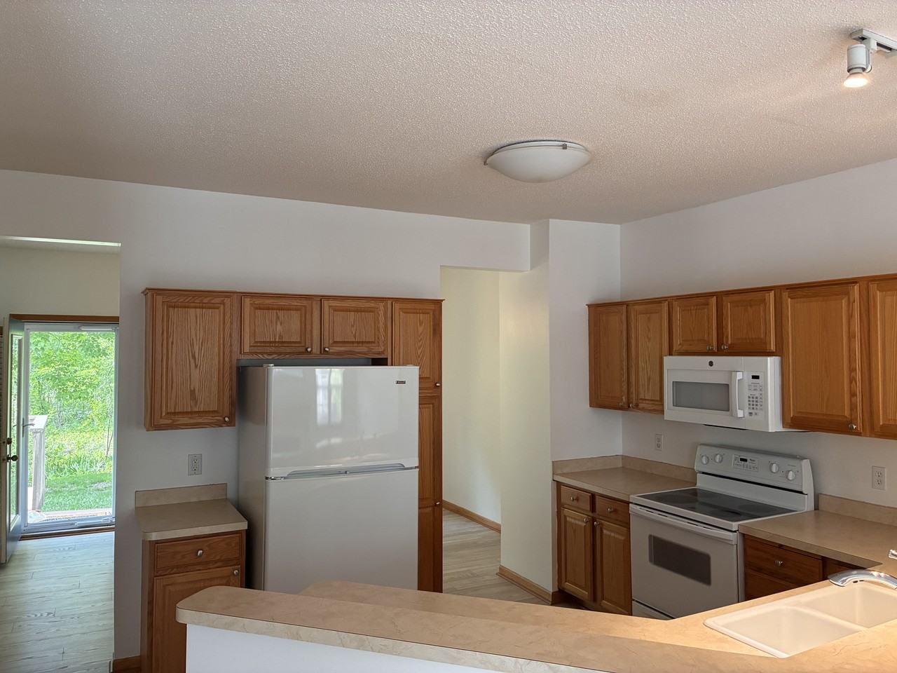 3706 Livingston Ave - Photo 6 of 27