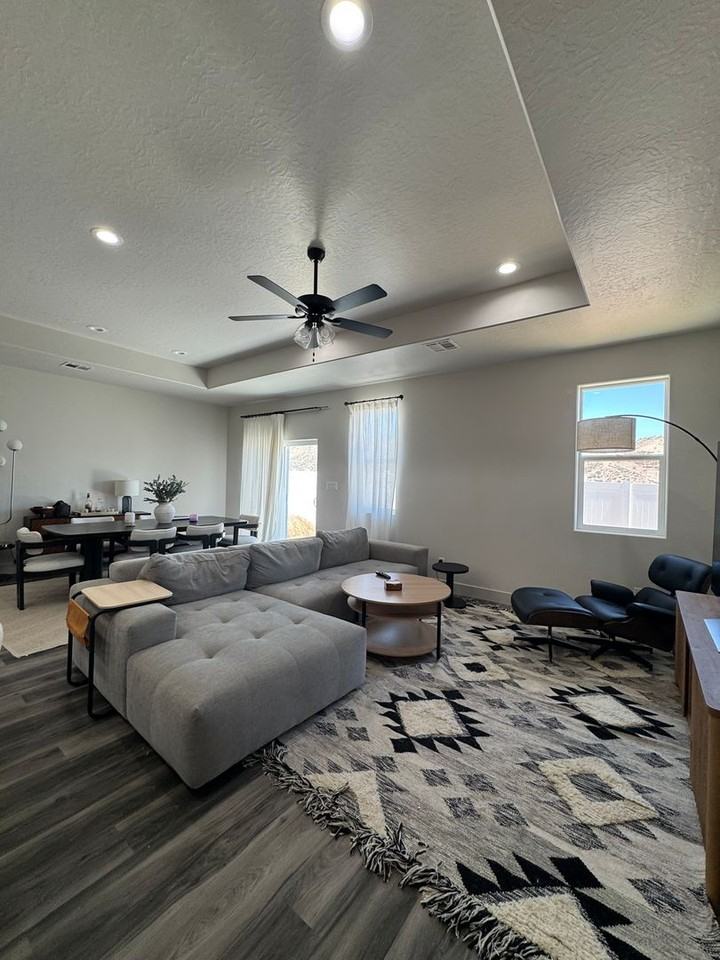 2620 Platinum Dr - Photo 2 of 14