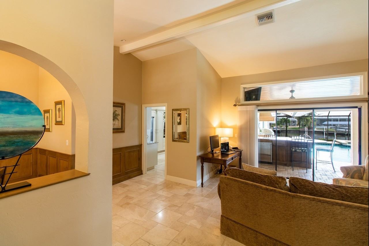 5605 Sw 11th Ave - Photo 5 of 27