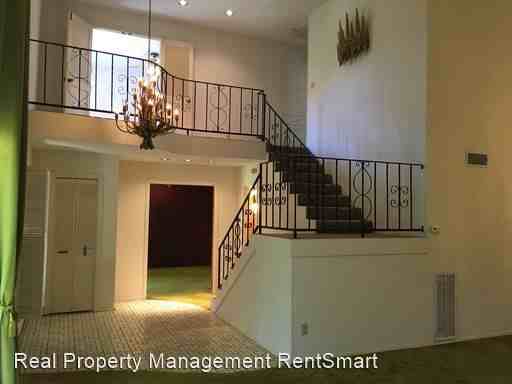 8102 East Ct - Photo 3 of 30