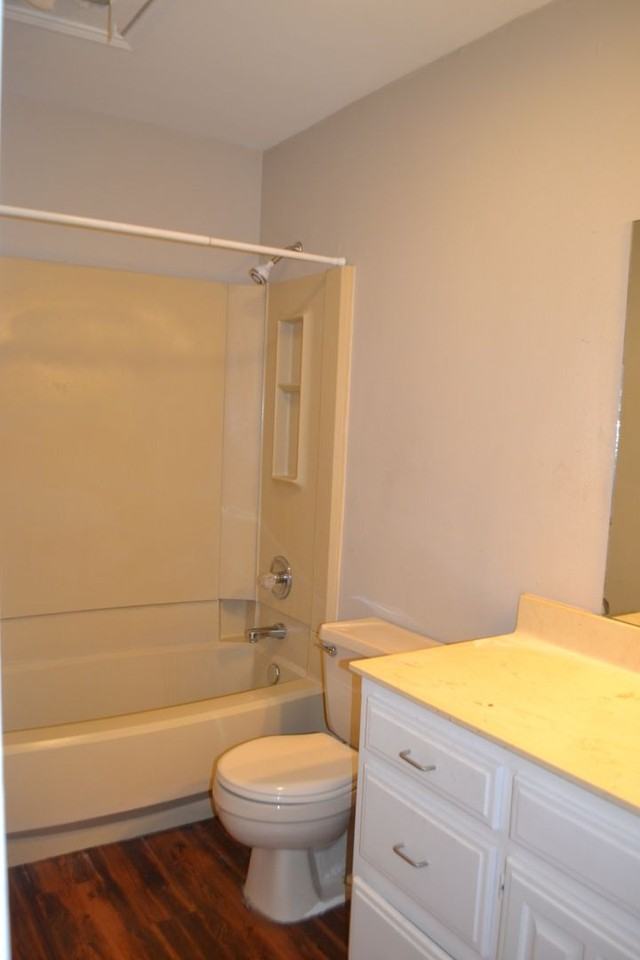 404 Benjamin St - Photo 2 of 25