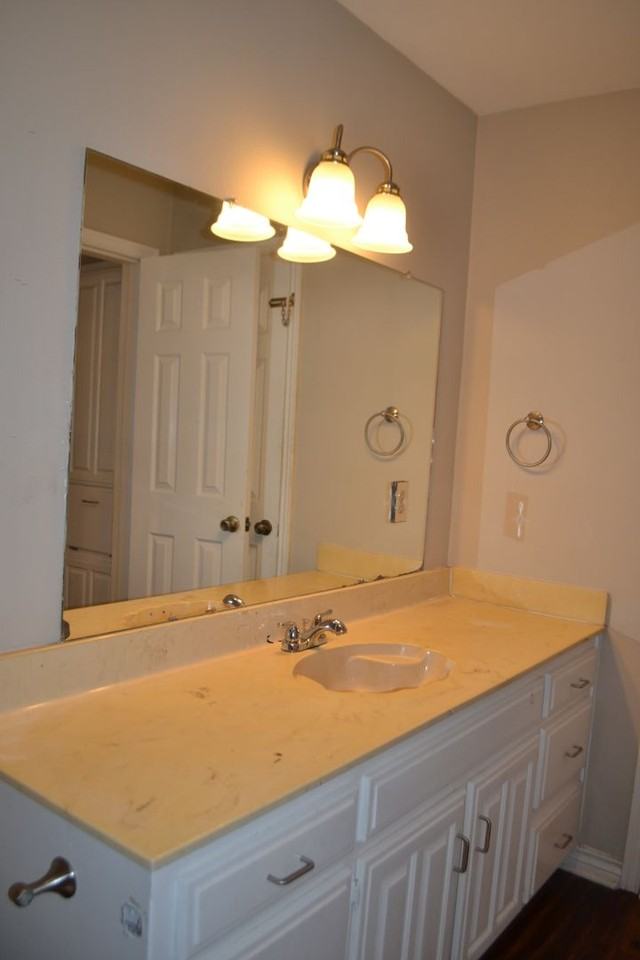404 Benjamin St - Photo 3 of 25