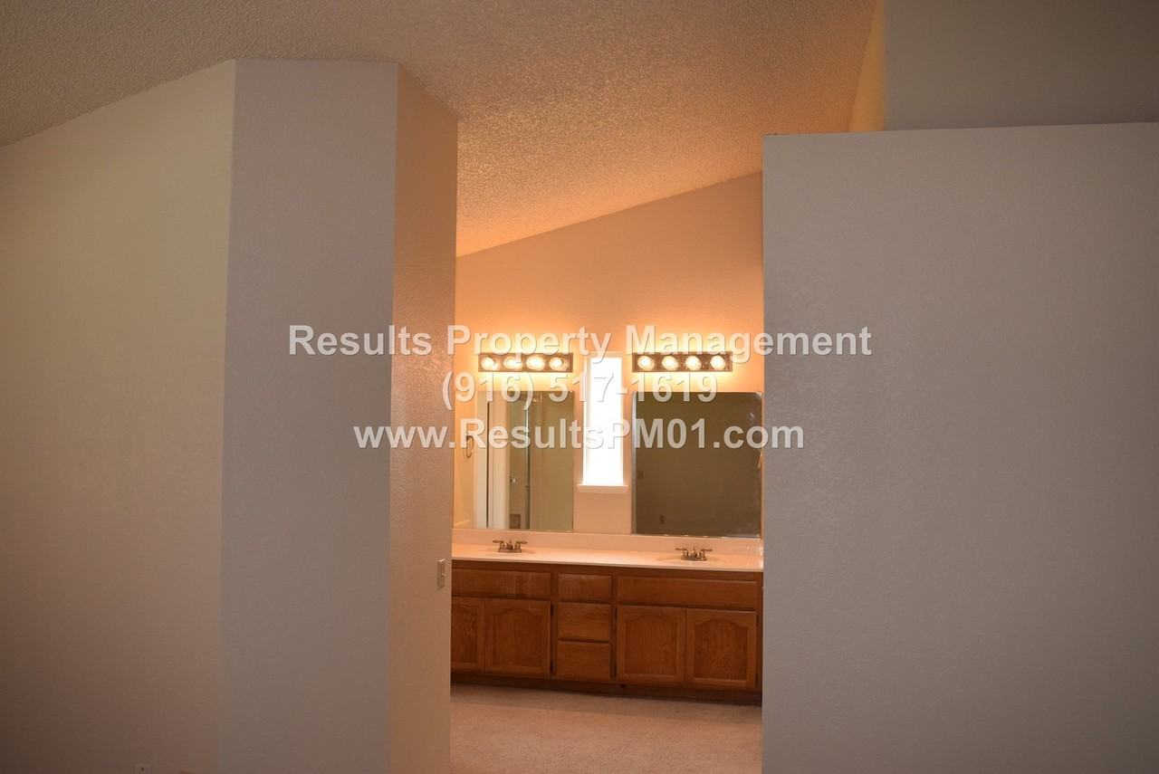 6412 Old Orchard Way - Photo 2 of 10