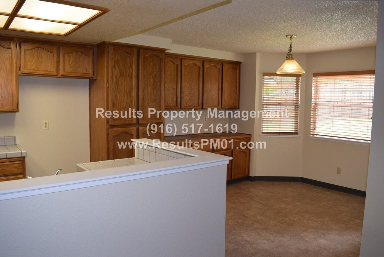 6412 Old Orchard Way - Photo 6 of 10