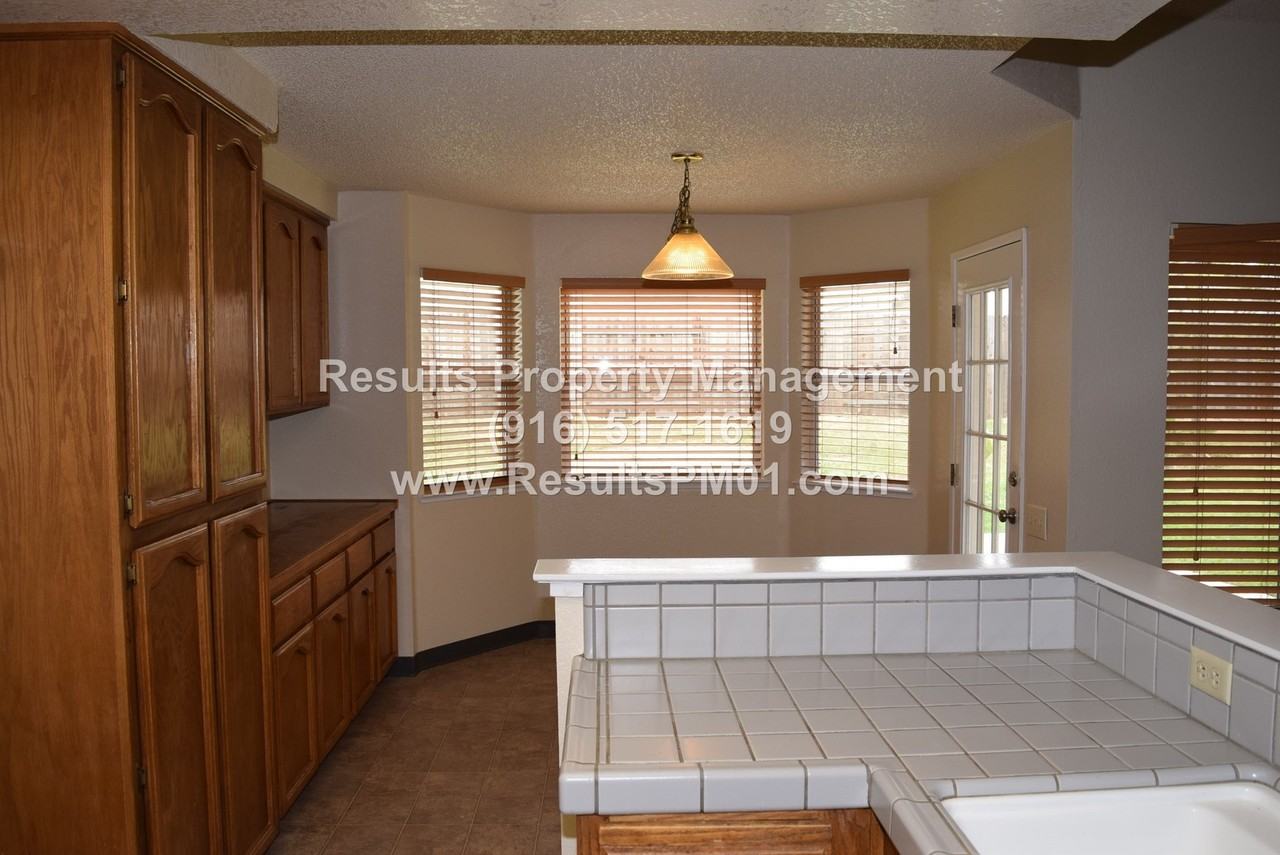 6412 Old Orchard Way - Photo 7 of 10