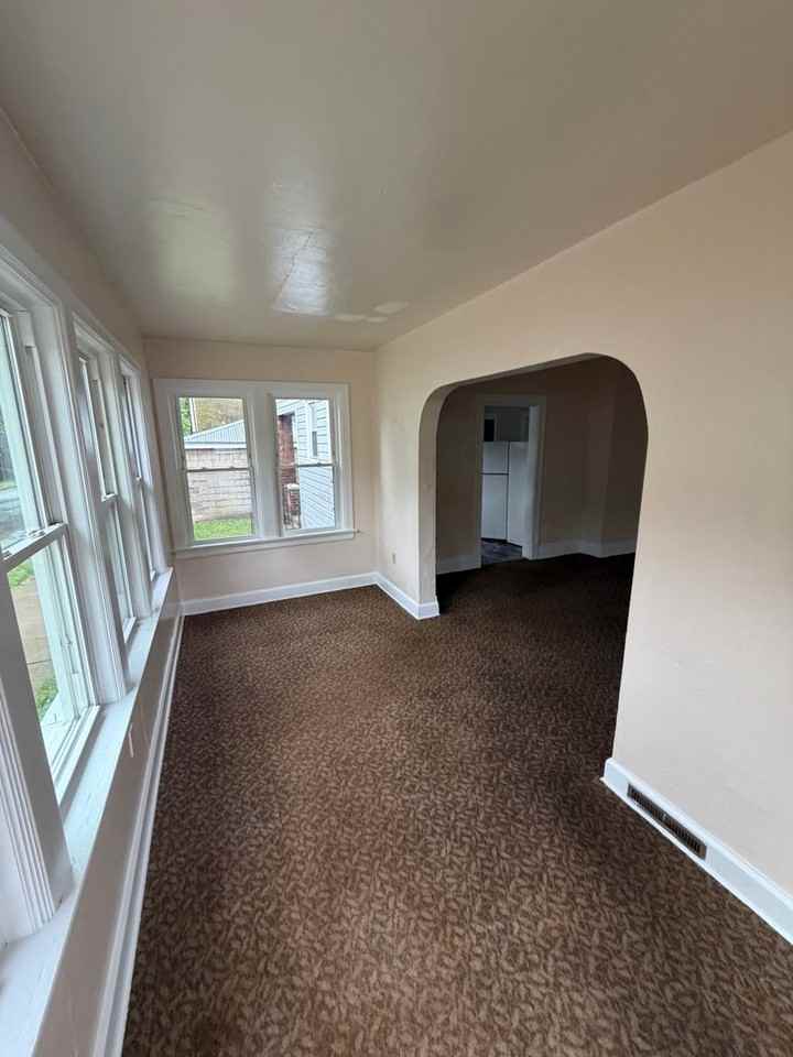 232 Wallace St - Photo 2 of 11