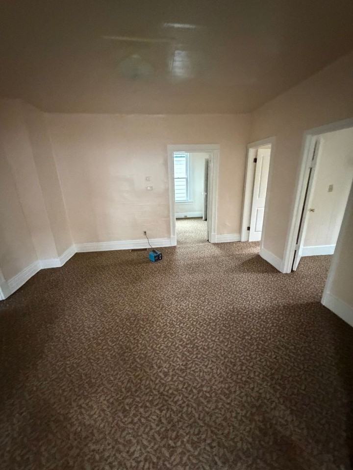 232 Wallace St - Photo 3 of 11