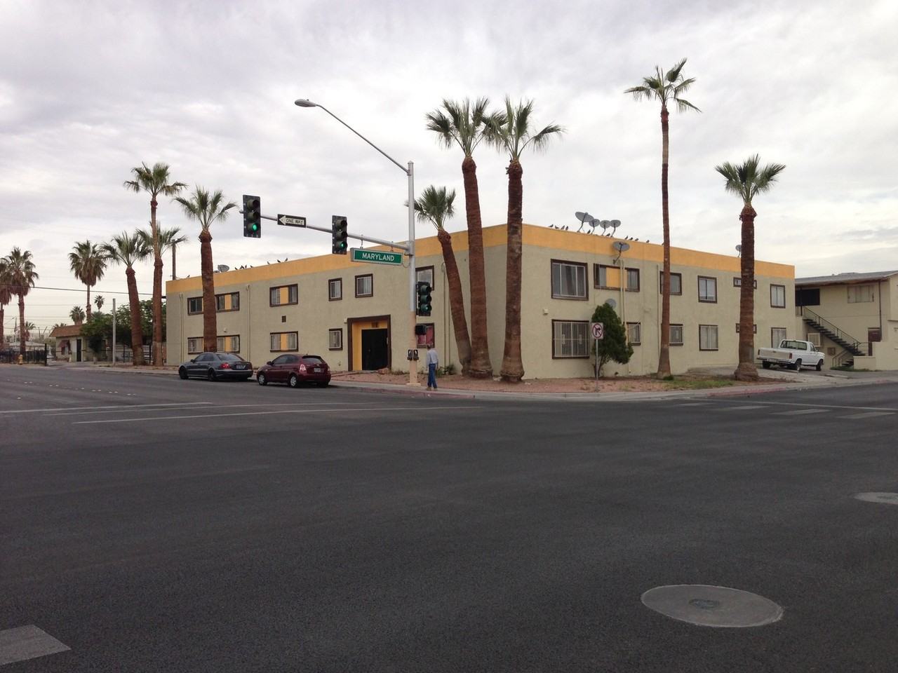 1116 E Ogden Ave #16