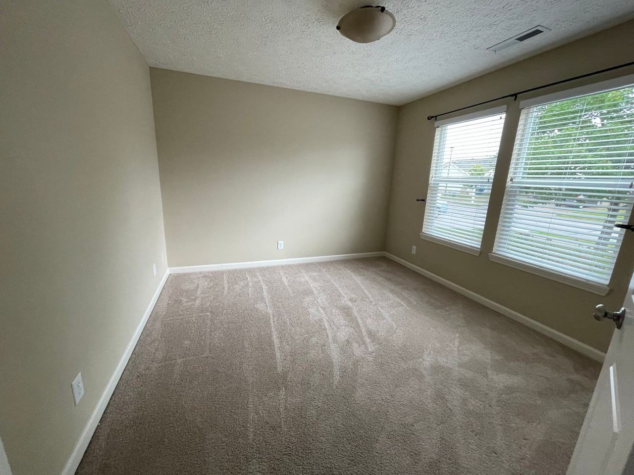 2412 Fleming Dr - Photo 7 of 22