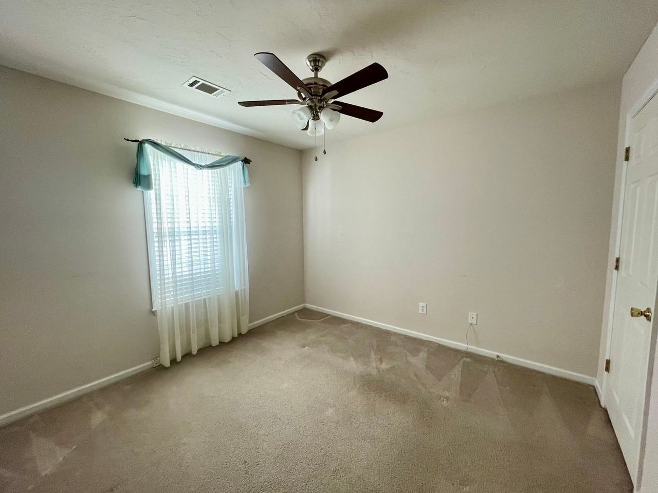 417 Regency Park Dr - Photo 5 of 13