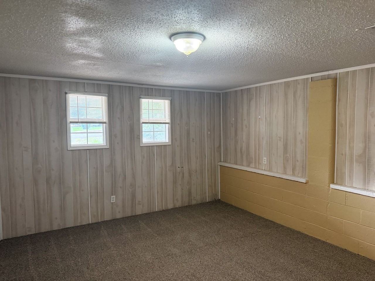 967 Texas Pkwy - Photo 2 of 9