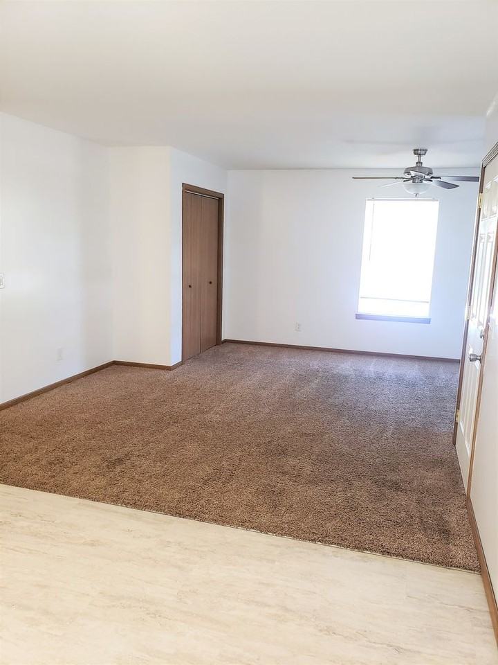 1119 Yuma St - Photo 5 of 24