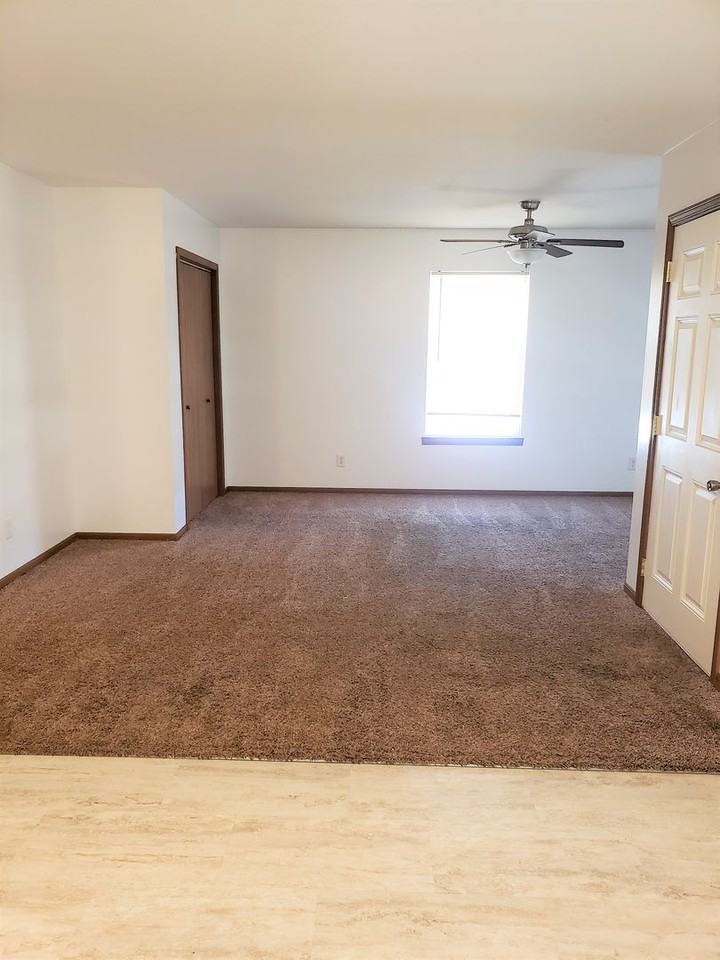 1119 Yuma St - Photo 6 of 24
