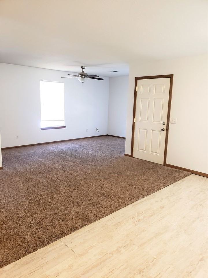 1119 Yuma St - Photo 7 of 24
