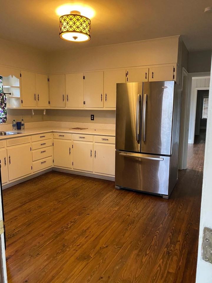 1683 Woodlawn Ave - Photo 2 of 5