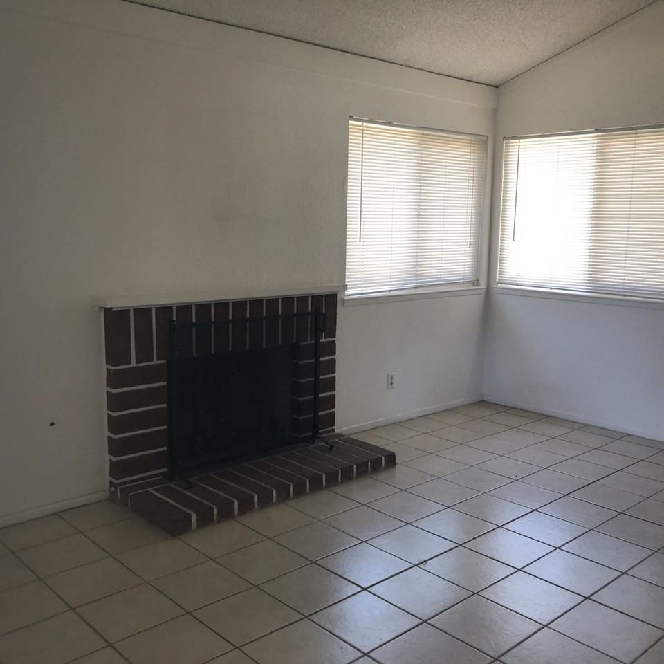 1594 Christopher Ln - Photo 6 of 41