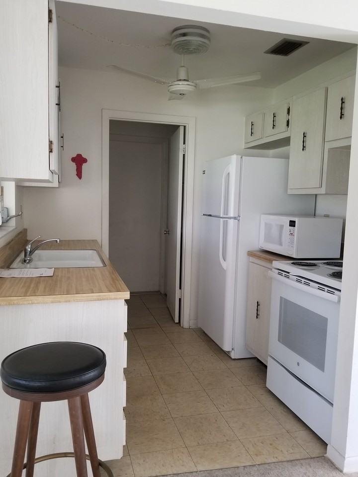 4248 Drummond Ave - Photo 4 of 12
