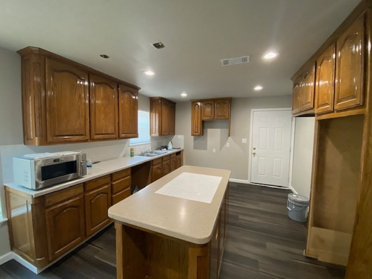 1419 Lindsey St - Photo 2 of 7