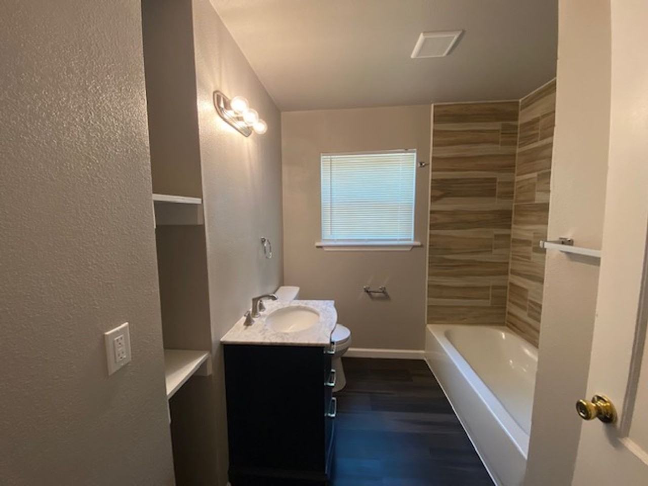 1419 Lindsey St - Photo 3 of 7