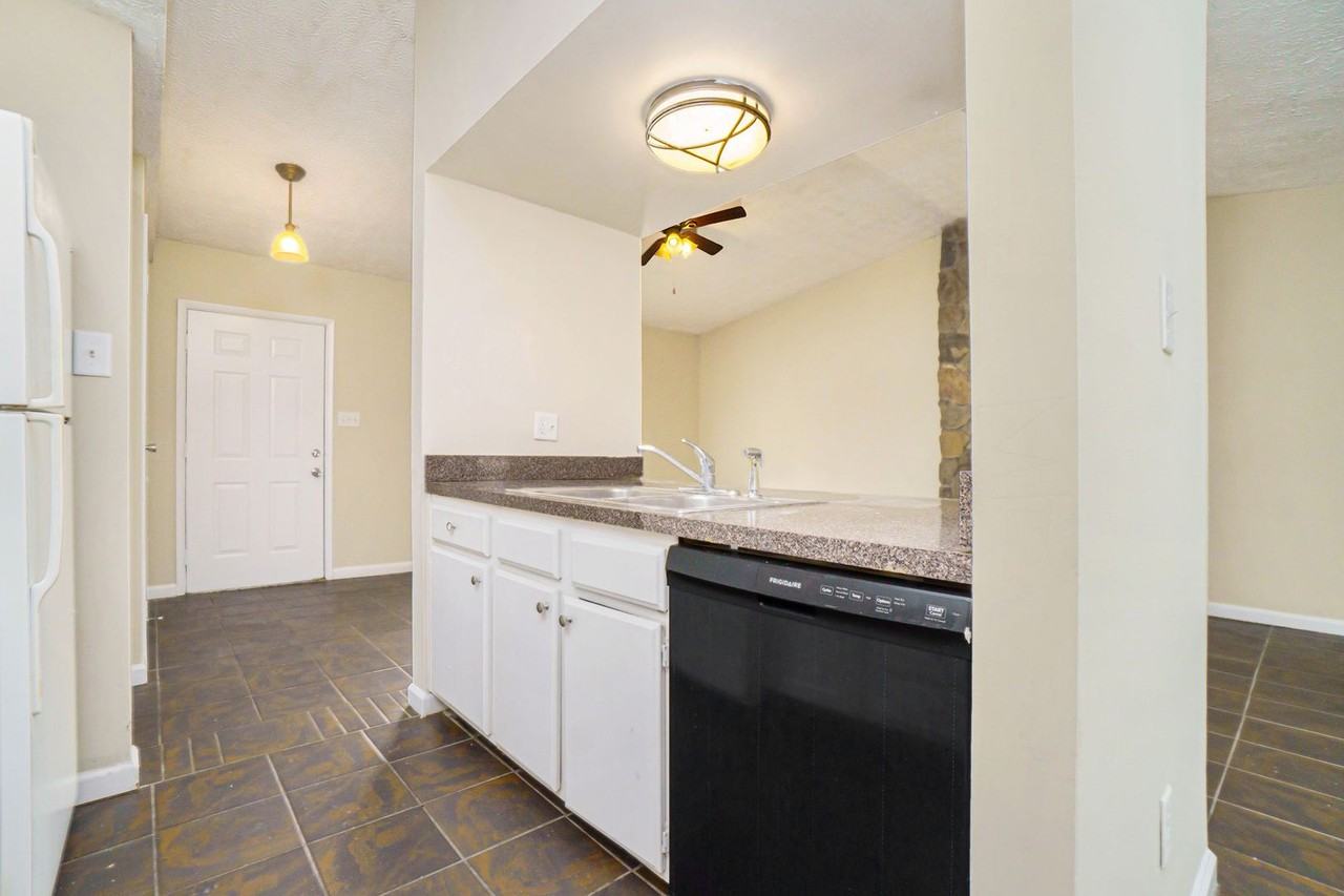 1263 Muirforest Ln - Photo 7 of 16