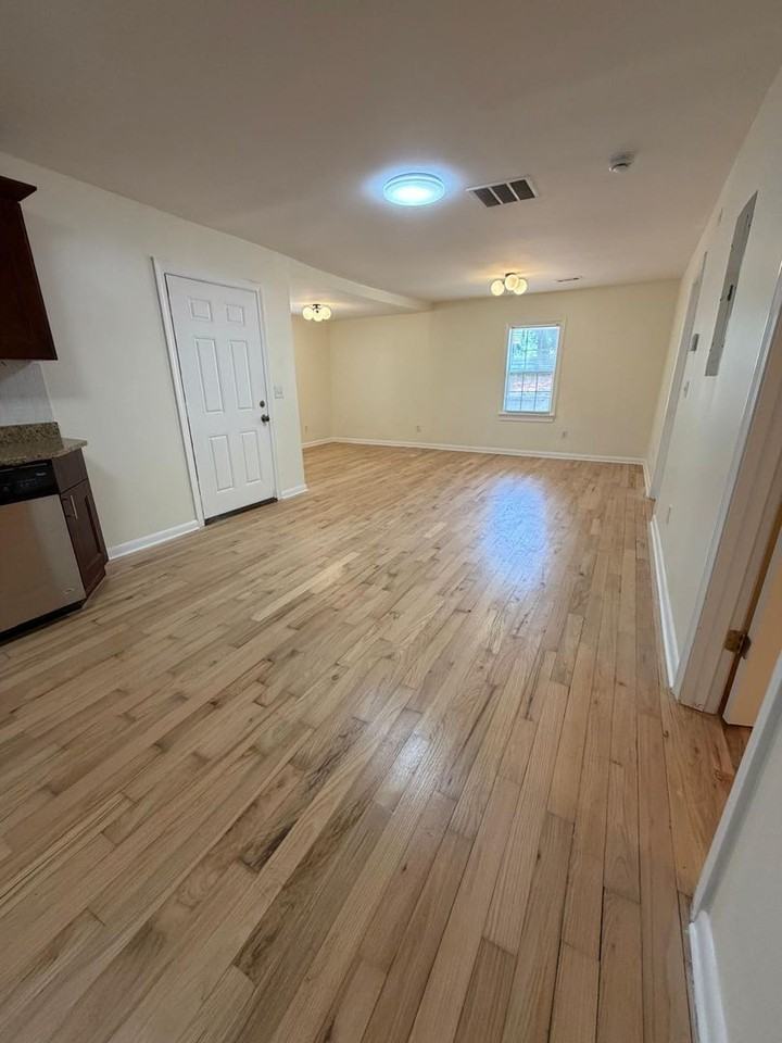 637 Parkdale Dr - Photo 5 of 15