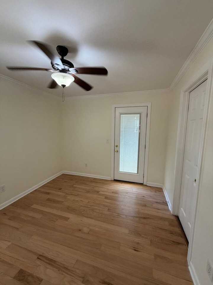 637 Parkdale Dr - Photo 6 of 15