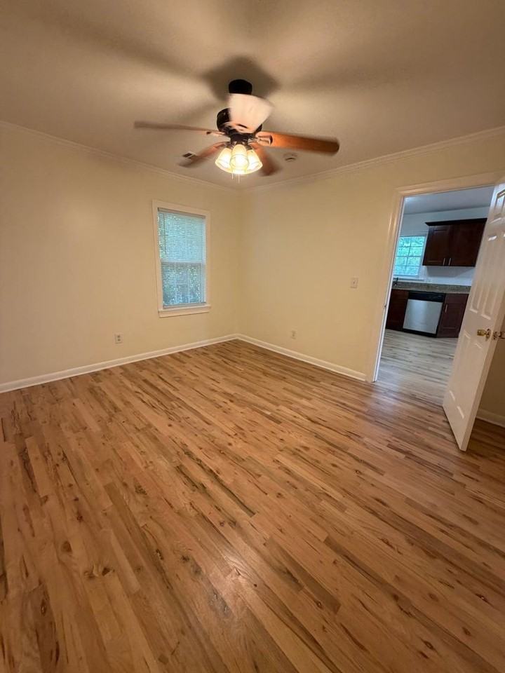 637 Parkdale Dr - Photo 7 of 15