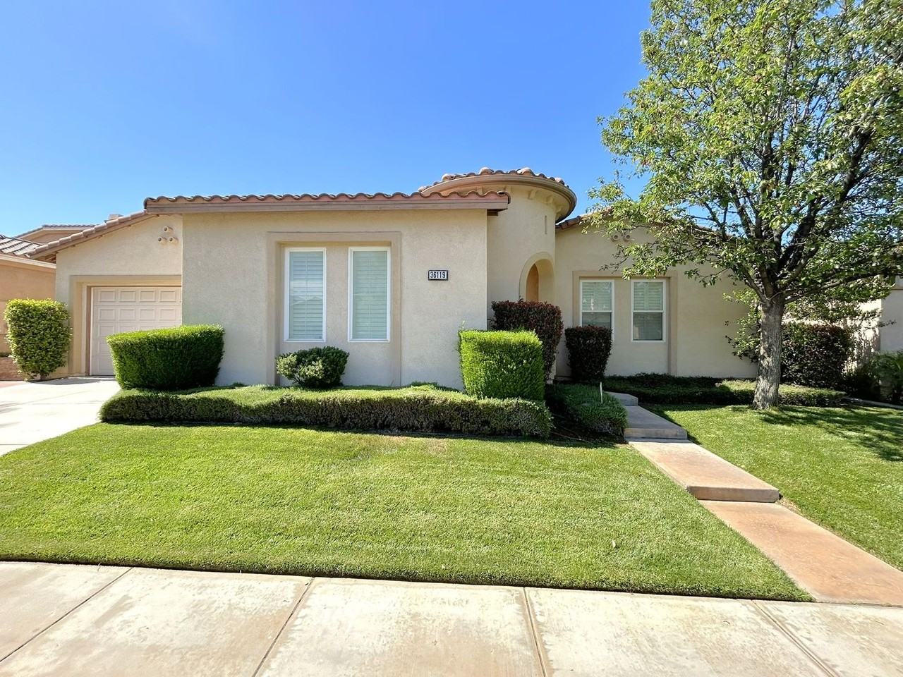 36119 Blue Hill Dr - Photo 2 of 24