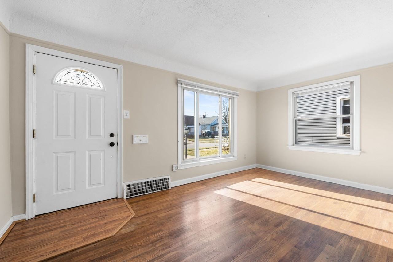 2438 Brookdale Ave - Photo 3 of 28