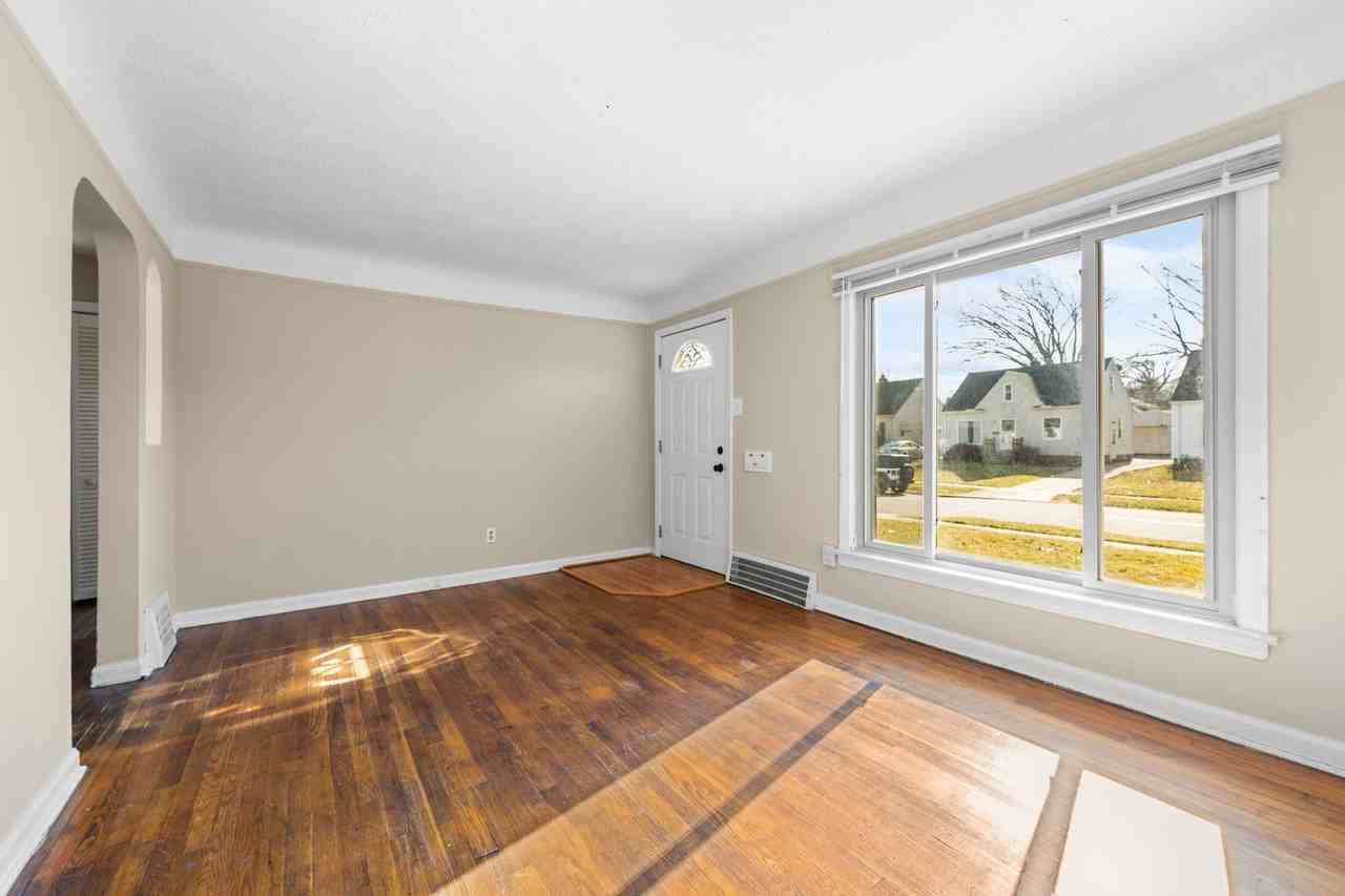 2438 Brookdale Ave - Photo 4 of 28