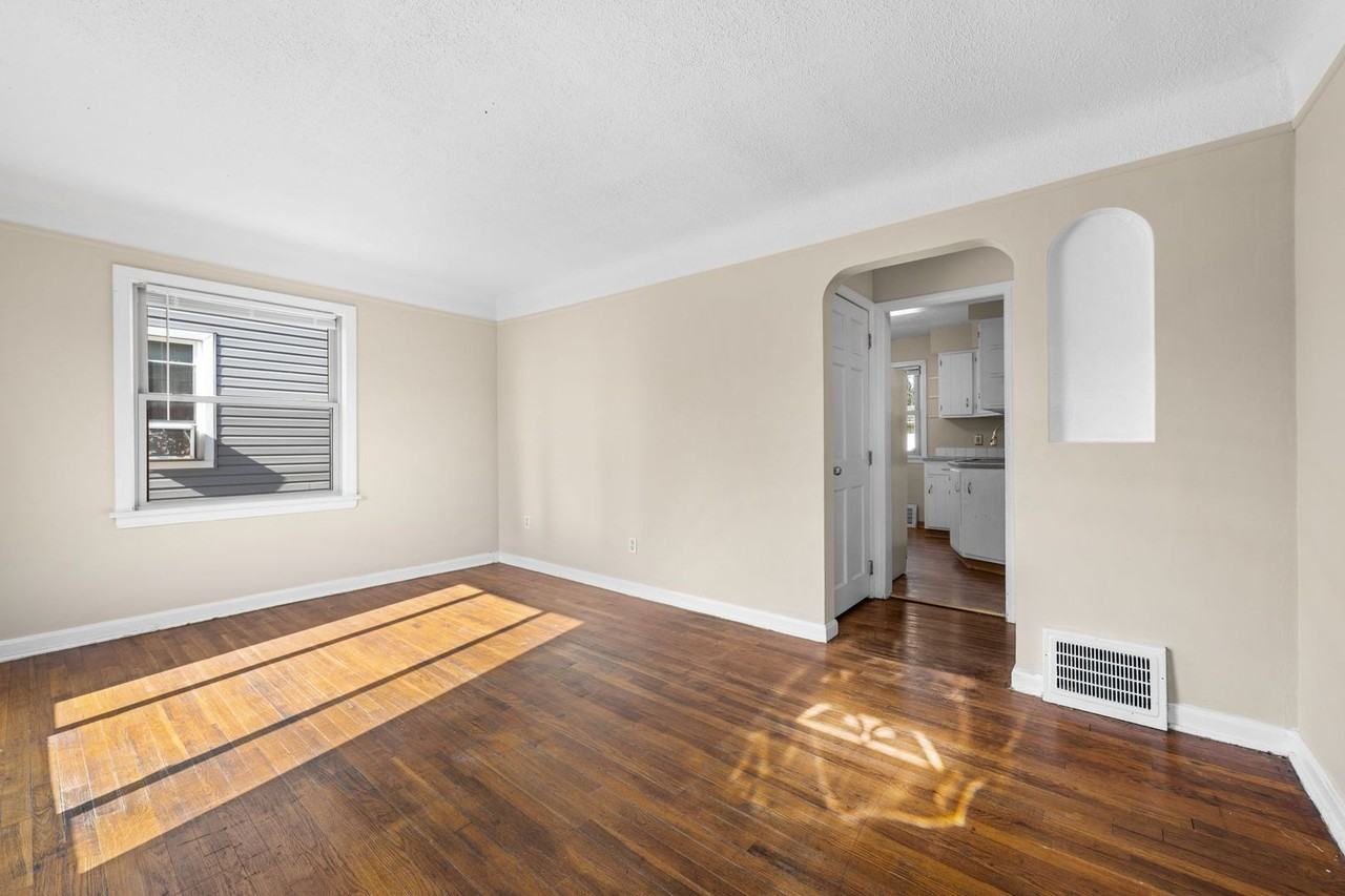 2438 Brookdale Ave - Photo 5 of 28