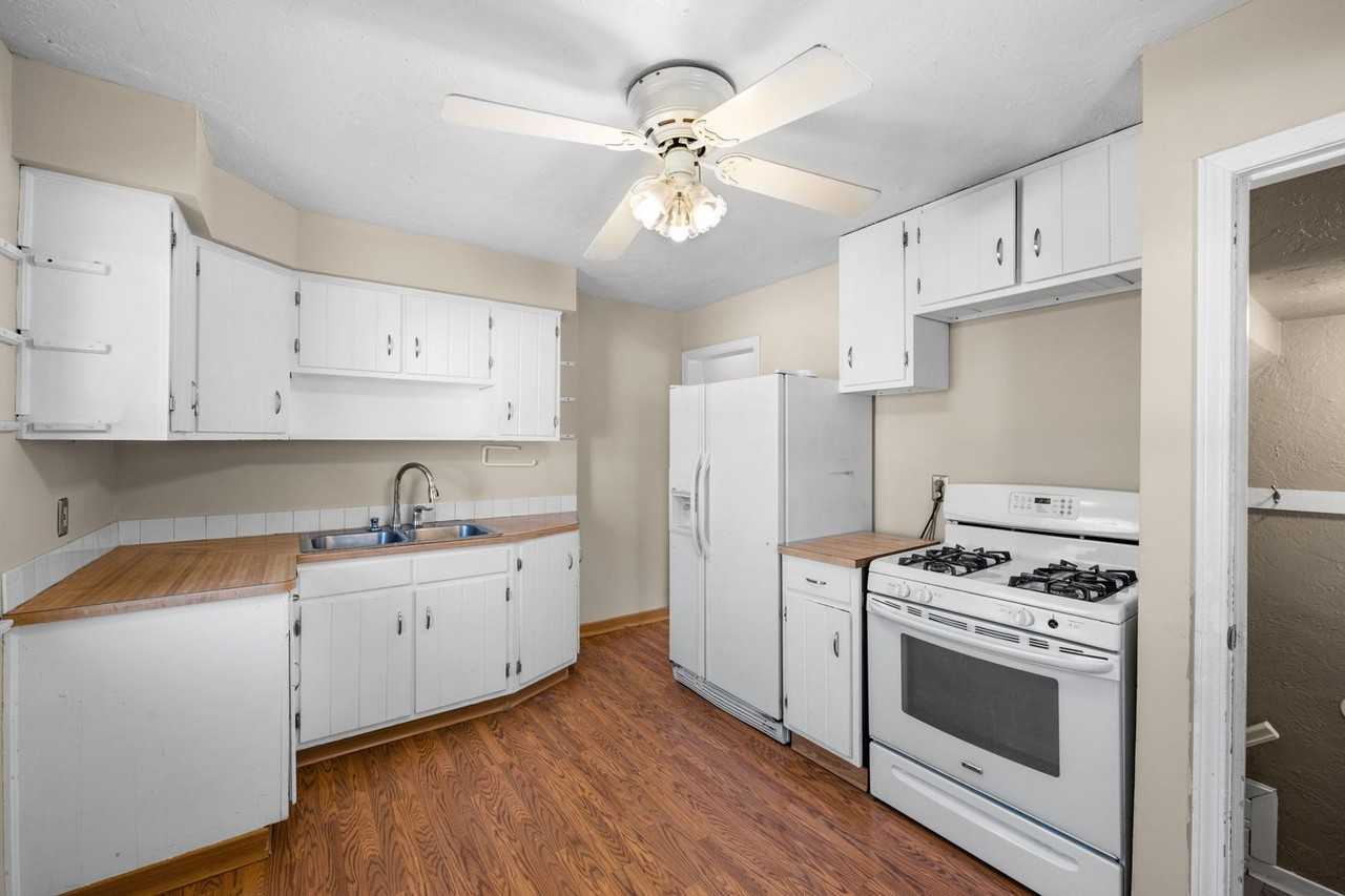2438 Brookdale Ave - Photo 7 of 28