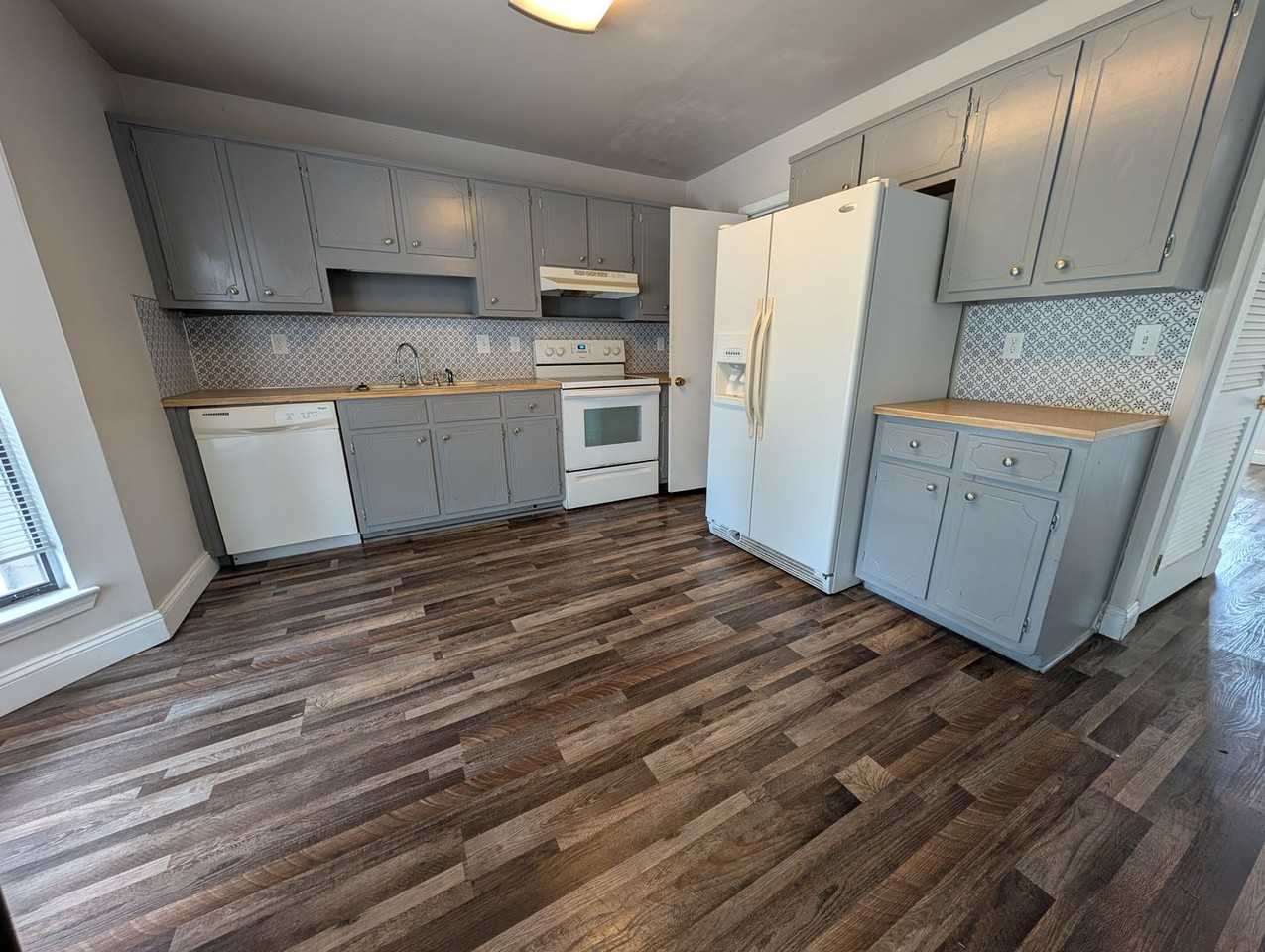 5545 Saint James St - Photo 2 of 10