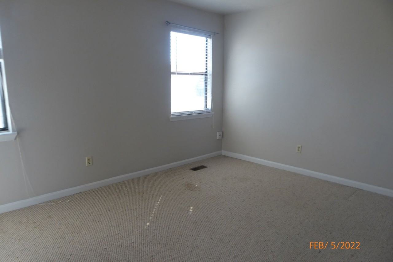 5545 Saint James St - Photo 5 of 10