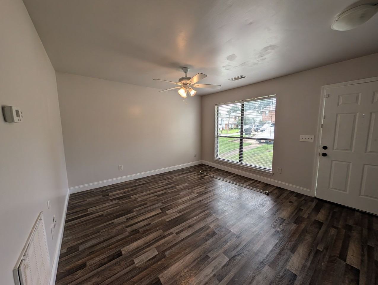 5545 Saint James St - Photo 7 of 10