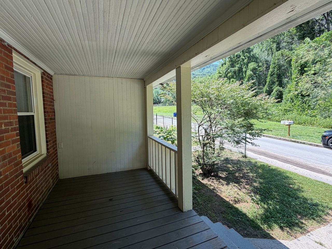 209 Dennis St - Photo 2 of 28