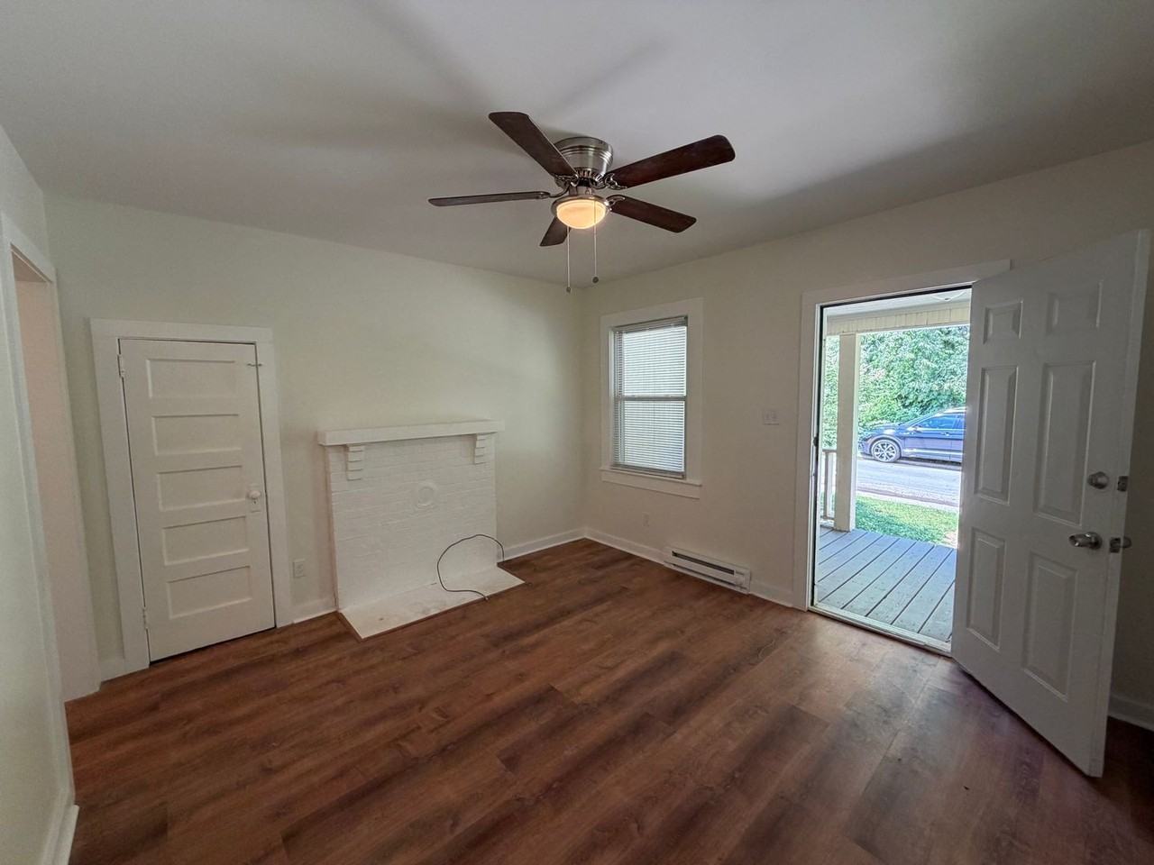 209 Dennis St - Photo 5 of 28