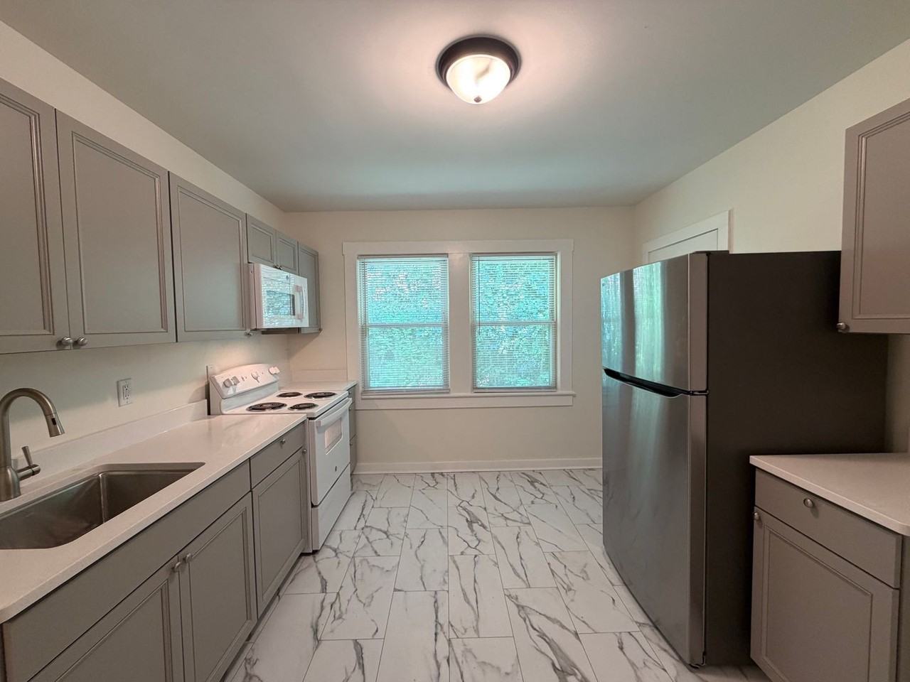 209 Dennis St - Photo 7 of 28
