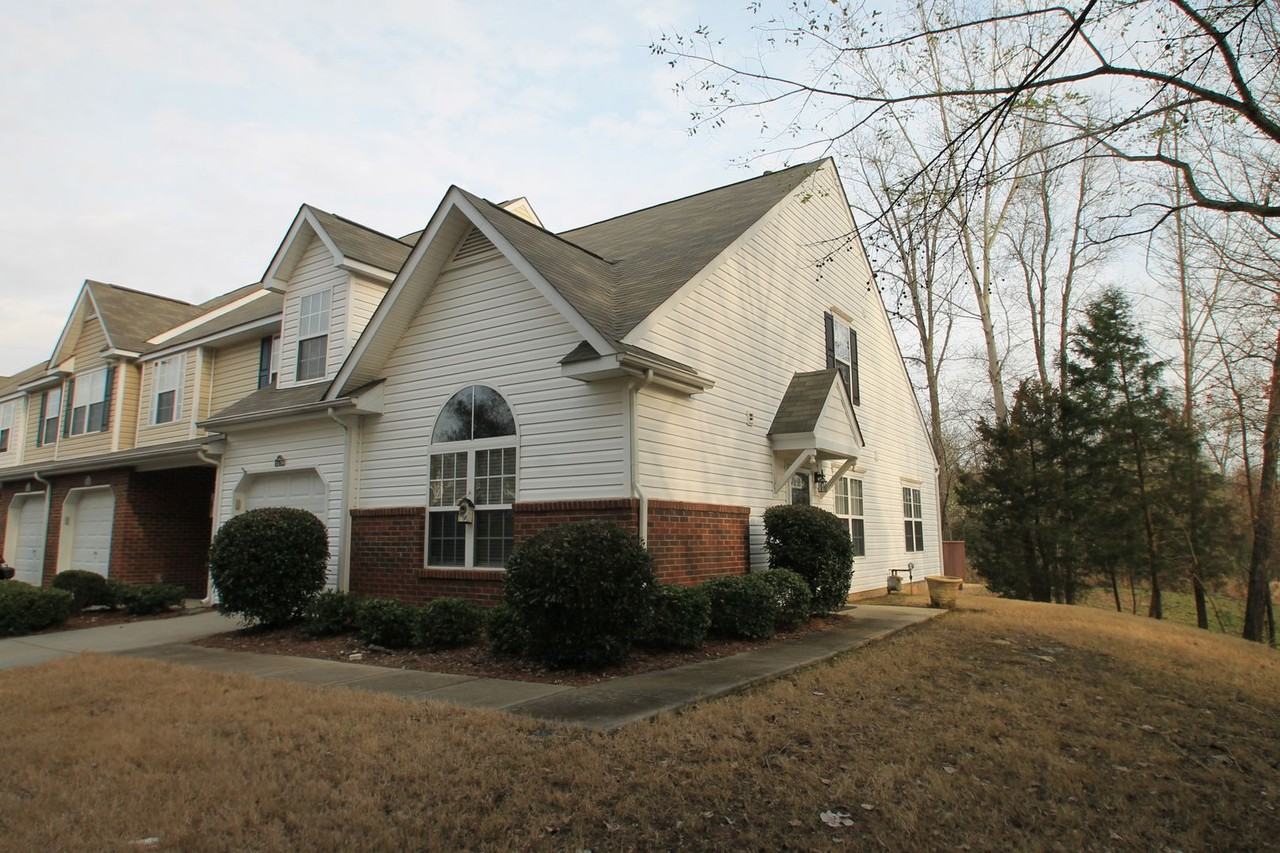 1439 Autumn Creek Ct - Photo 3 of 5
