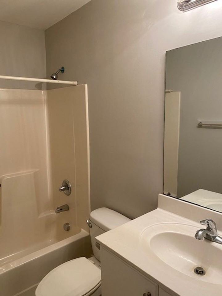 1304 Lineberger Ave - Photo 5 of 7